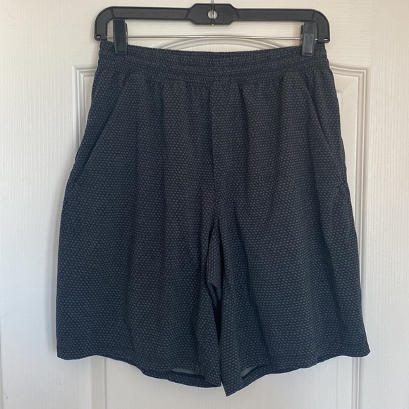 Lululemon Pace Breaker Short *Linerless 9"
Razor Twill Fog Horn Darkside - Picture 6 of 9